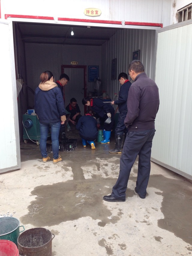 领导现场观摩试验