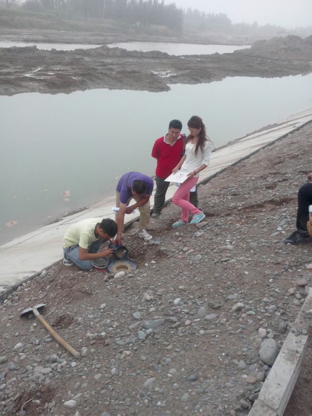 领导现场观摩试验