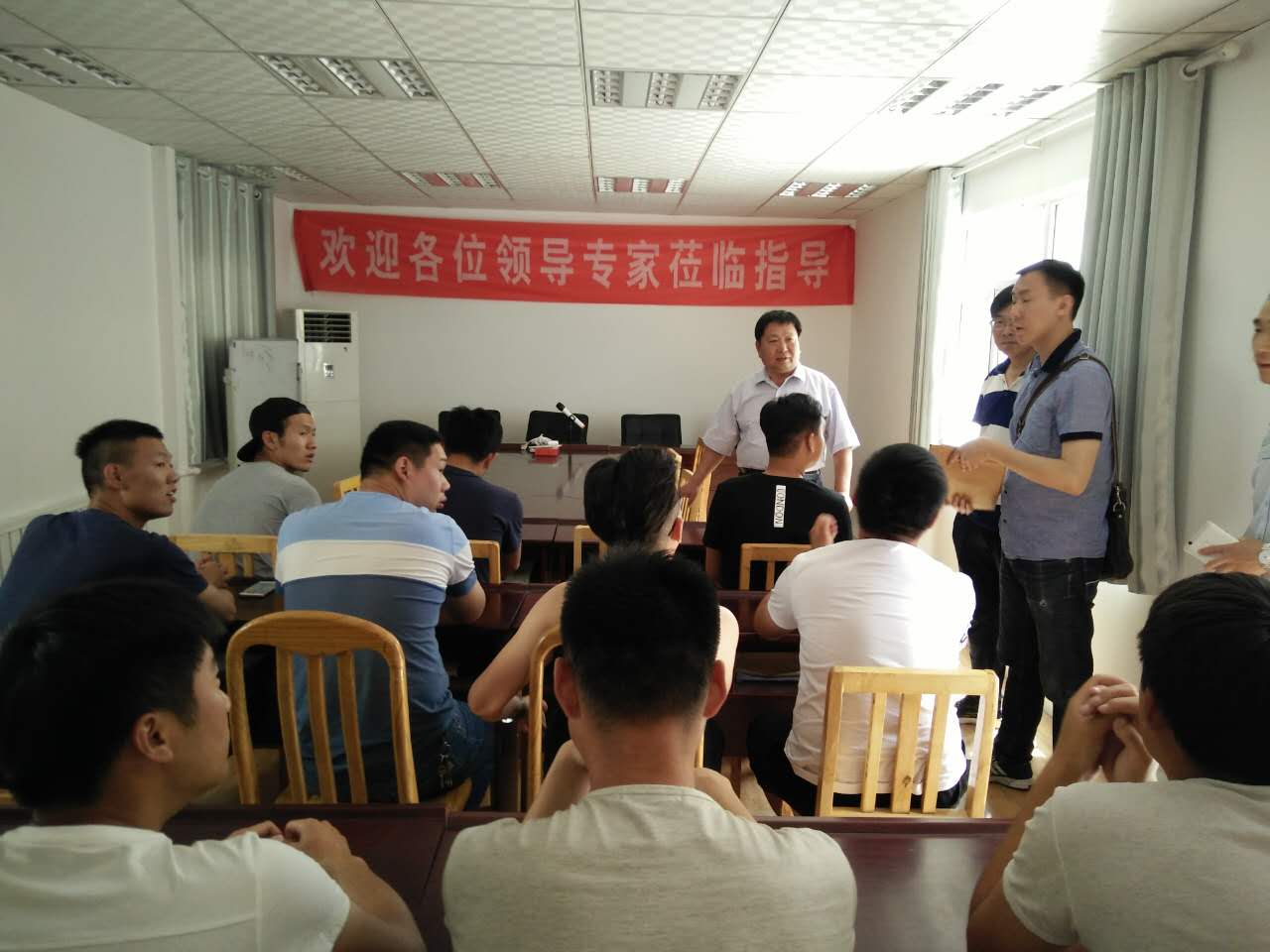 黄河水利职业技术学院的领导、教授及老师来我单位参观